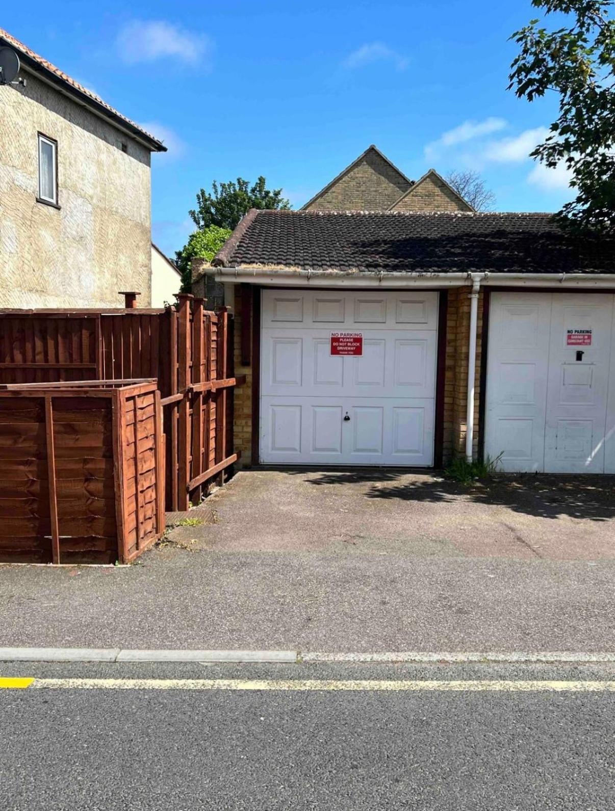 Modern 2 Bed House In Rainham, Kent - Central Location Рейнъм Екстериор снимка